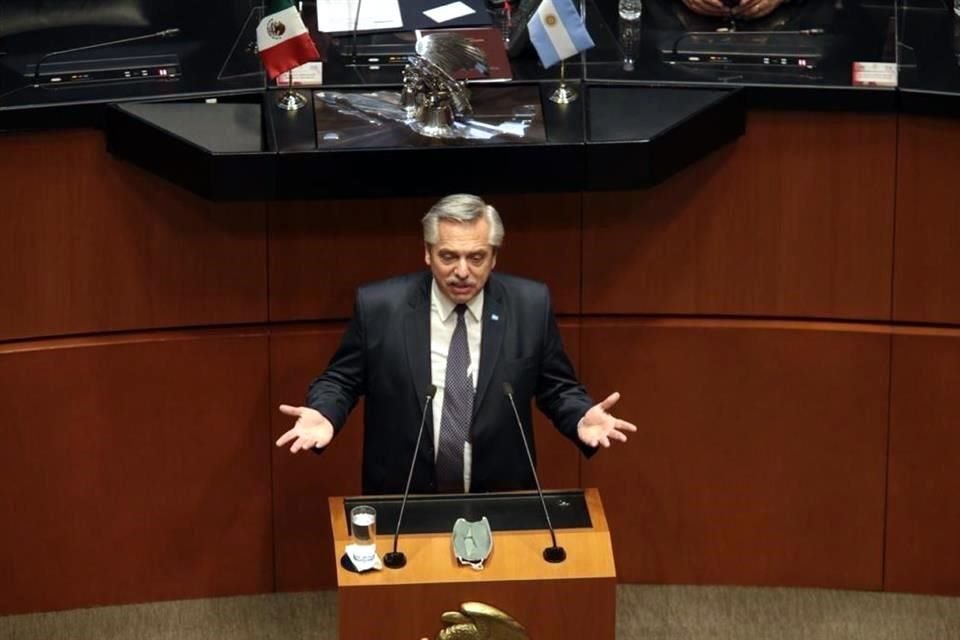 En su visita a México, el Presidente de Argentina ofreció un mensaje en el Senado.