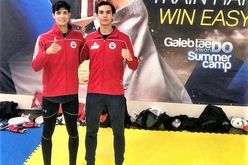 César Rodríguez y Diego Ibarra en su primer entrenamiento en Serbia.