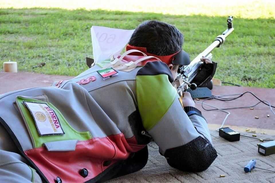 José Luis Sánchez en la prueba de tres posiciones ne San Luis Potosí.