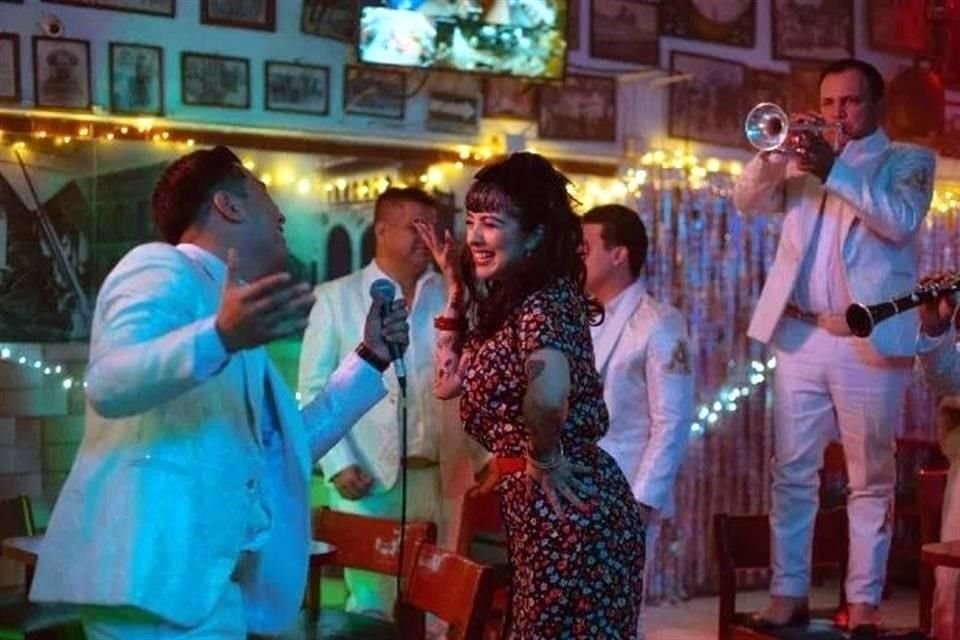 El tema a dueto es una nueva versión de la canción original que Mon presentó hace apenas unas semanas con guitarra y voz.