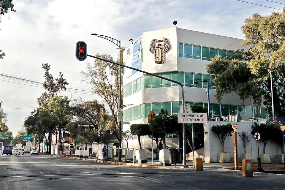 Los directivos de planteles sufren desercin de alumnos. El 18 por ciento de sus estudiantes partieron, la mayora hacia escuelas pblicas.