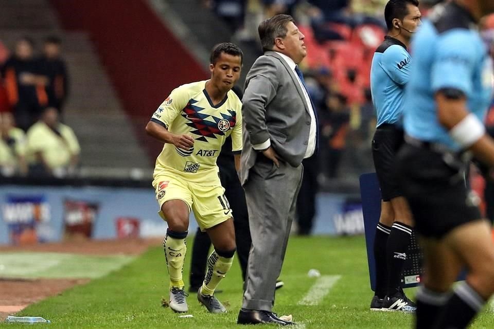 Miguel Herrera fue crítico con el rendimiento de Dos Santos en el América.