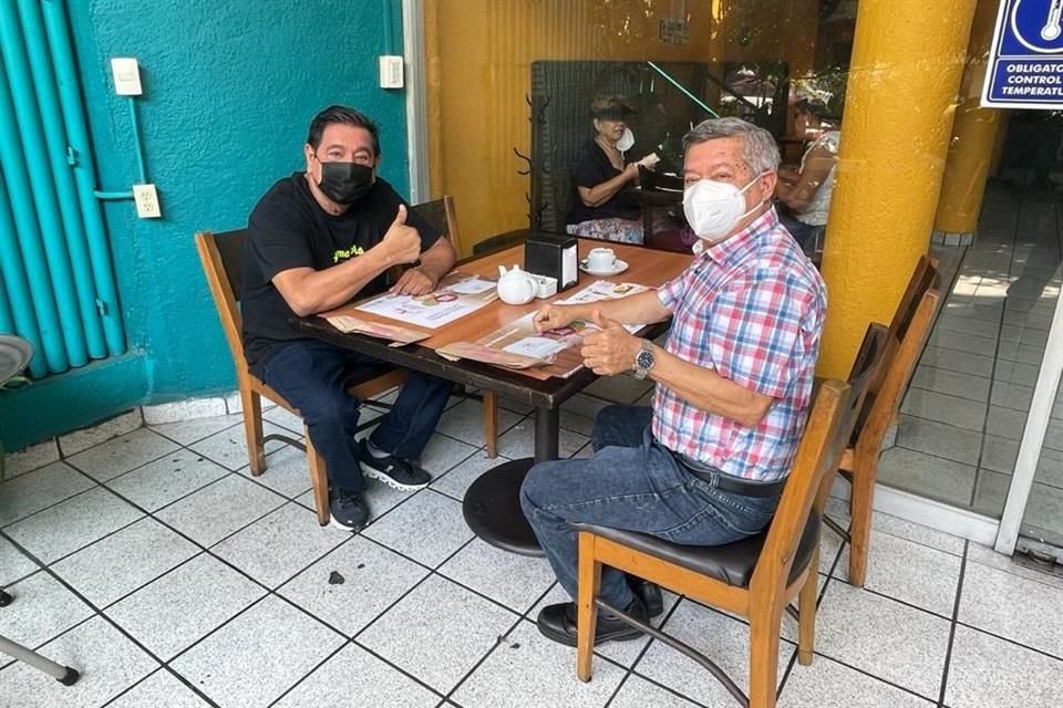 Félix Salgado en restaurante de Acapulco.