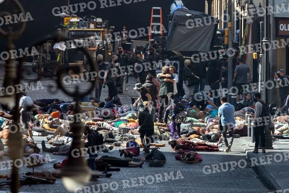 El director Alejandro González Iñárritu fue captado, este viernes,  durante la filmación de su nueva cinta, 'Limbo', acompañado del actor Daniel Giménez Cacho, en el Centro de la CDMX.