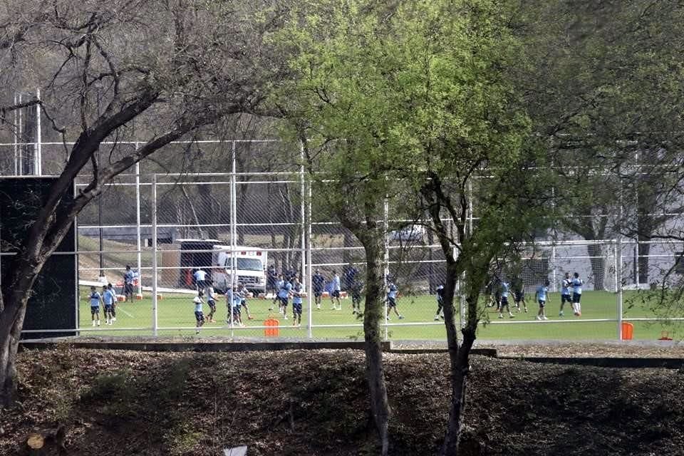 Los Rayados recibieron este viernes buenas noticias con el regreso de Stefan medina y de Ponchito González.