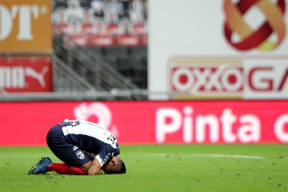 Maxi Meza ya había hecho un golazo, pero el árbitro anuló el tanto por una falta previa.