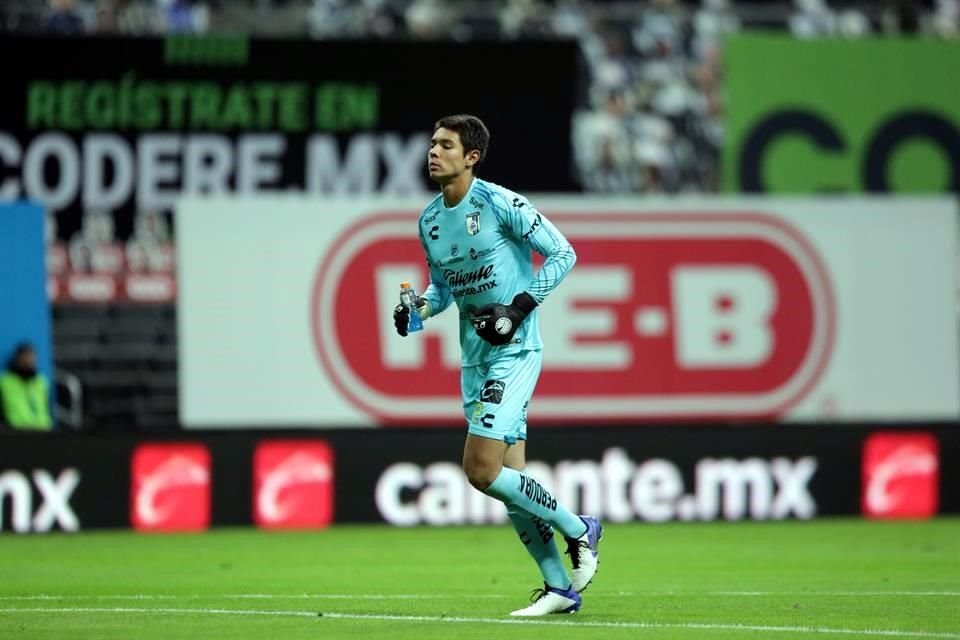 El arquero de 19 años, Luis Villegas, debutó con el Querétaro.