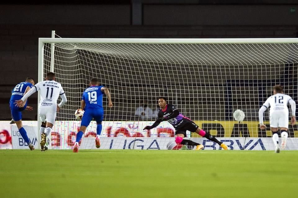 Cruz Azul logró su octavo triunfo en fila gracias a ese penal.