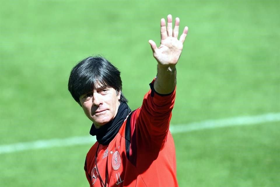 Joachim Löw dejará de dirigir la selección de futbol de Alemania tras Eurocopa de este año, adelantando plan de renunciar tras próximo.