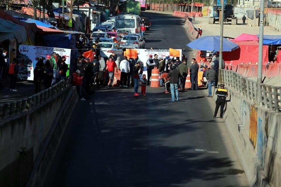 Manifestantes bloquean Minas Arena, en inmediaciones del Metro Observatorio.