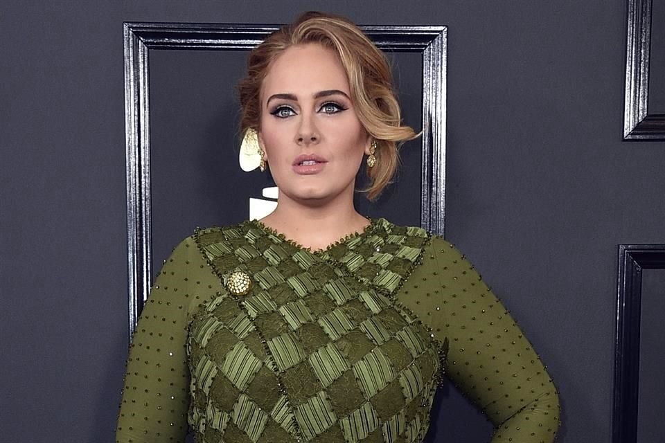 Adele compartirá la custodia de su hijo de 8 años, pero no pagará manutención a su ahora ex esposo Simon Konecki.