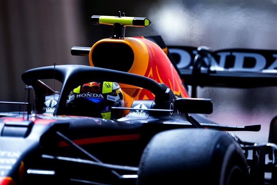 Sergio Pérez se estrenó con su nuevo equipo de F1, Red Bull, con el tercer mejor tiempo del segundo día de tests de pretemporada.