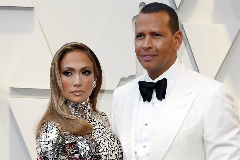 En un comunicado en conjunto, Jennifer Lopez y Alex Rodriguez negaron que su relación se haya terminado. Sin embargo, expresaron que pasan una crisis de pareja.