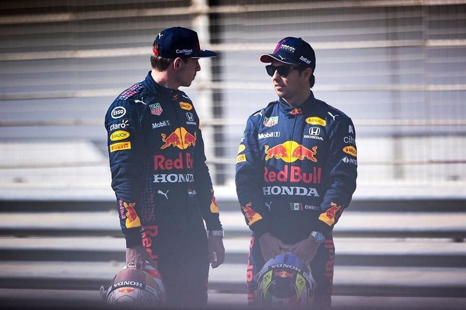 Sergio Pérez junto a Max Verstappen, compañeros en Red Bull.