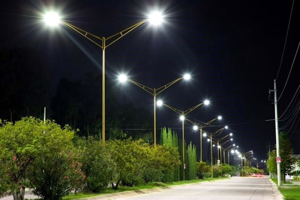El Municipio de Aguascalientes firmó un contrato con MD Iluminación Nacional por la compra de 55 mil 716 luminarias.