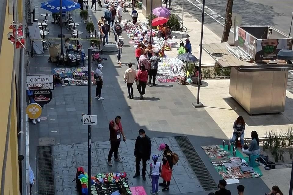 Locatarios establecidos acusaron que ha habido pleitos, amenazas y delitos contra comerciantes formales.