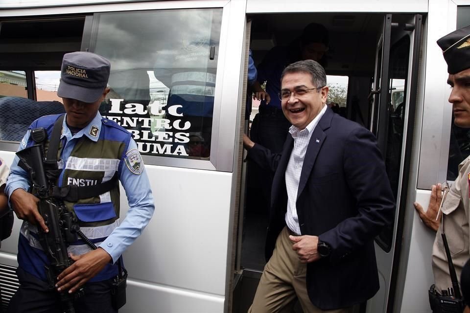 El Presidente de Honduras, Juan Orlando Hernández, ha sido mencionado constantemente por vínculos con el narco, pero no ha sido acusado.