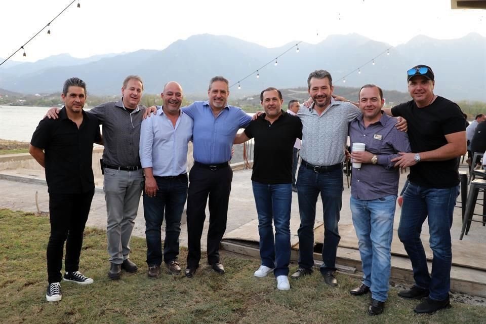 Isidro Pérez, Glafiro Tamez, Ángel Ayala, Enrique López, Lázaro Tamez, Miguel Cavazos, Jesús Tamez y Luis González