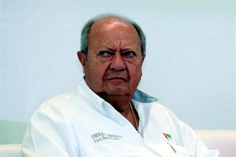Romero Deschamps fue elegido por Carlos Salinas de Gortari para dirigir al STPRM tras la caída de Joaquín Hernández Galicia, 'La Quina'.