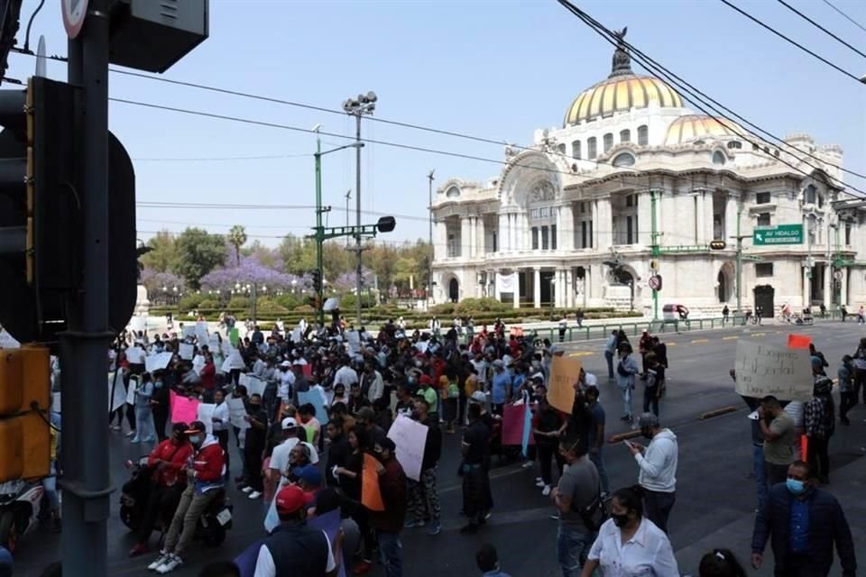 Los inconformes también protestan en Juárez y Eje Central, así como en Juárez y Paseo de la Reforma.