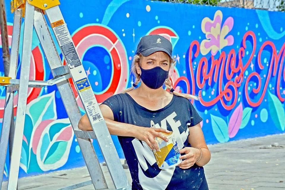 Un mensaje de fe es lo que Sofía Castellanos busca transmitir en el mural 'Unidos Somos más Fuertes', ubicado en Plaza Francisco del Zarco.