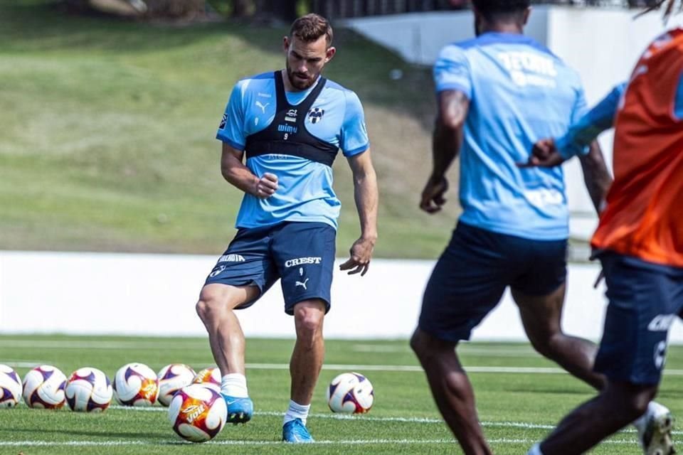 Los delanteros actuales de Rayados están lejos de hacerle sombra a Funes Mori.