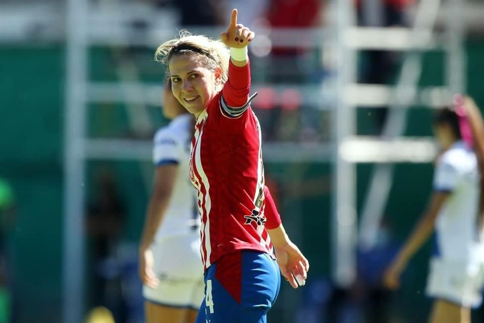 Alicia Cervantes fue la heroína de las Chivas al apuntarse un hat-trick en la victoria de 3-0 sobre el Puebla en la jornada 12 de la Liga MX Femenil.