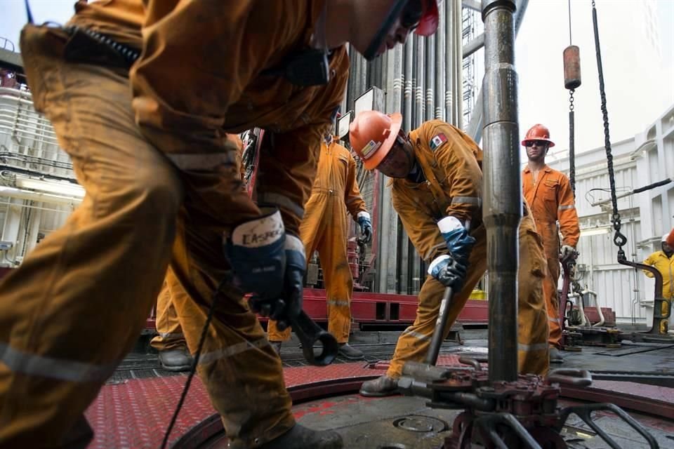 En febrero, Pemex produjo un millón 669 mil barriles diarios de petróleo.