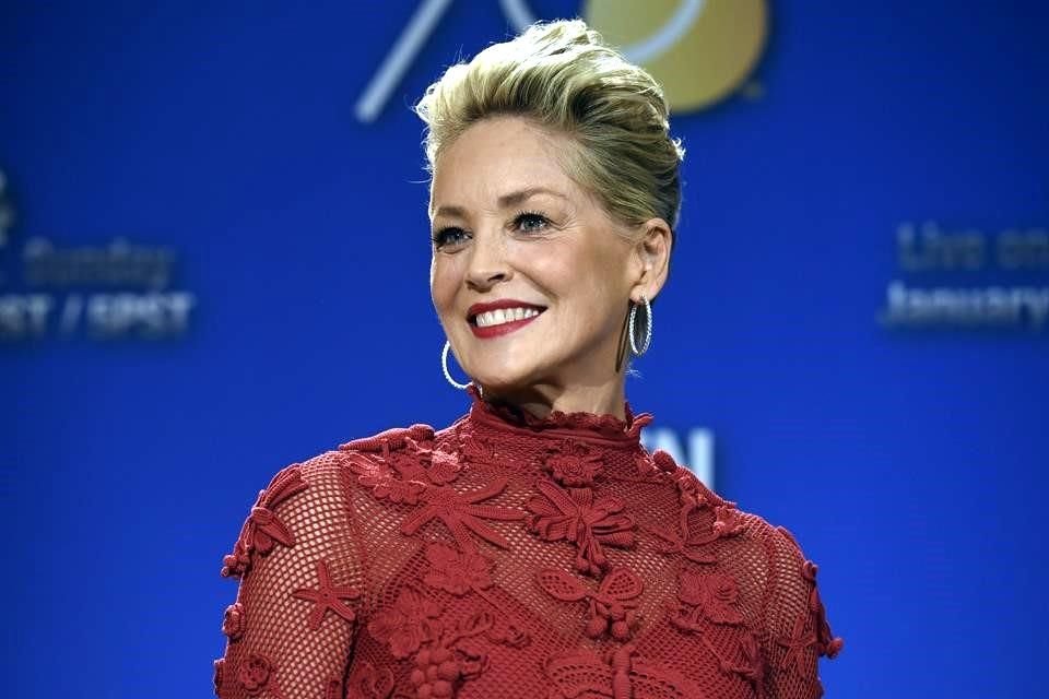 La actriz Sharon Stone compartió en Instagram que recibió la primera dosis de la vacuna contra Covid-19.