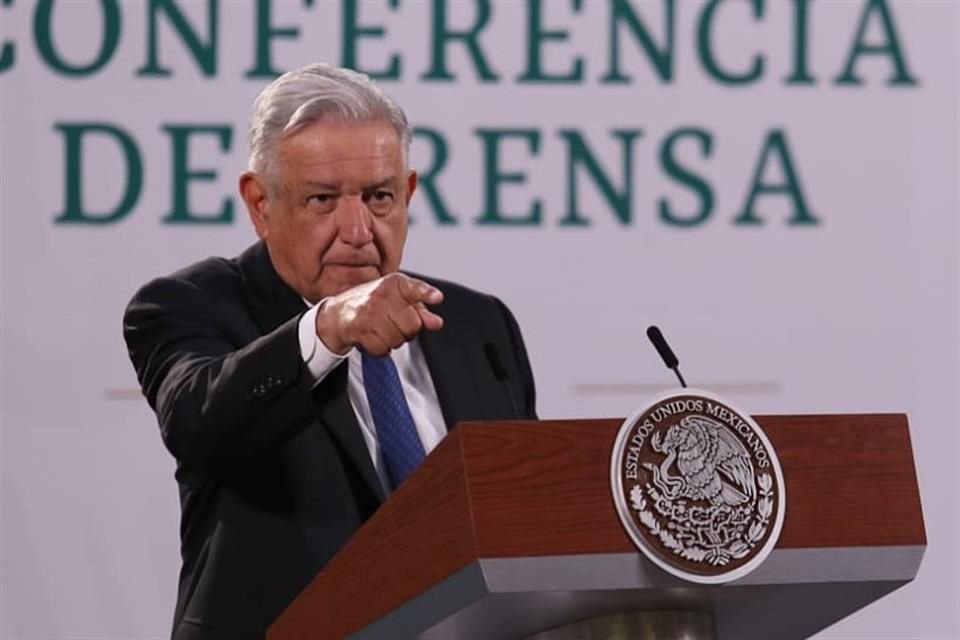 Alfredo Figueroa recordó que López Obrador impulsó el reconocimiento de las minorías en el Congreso.