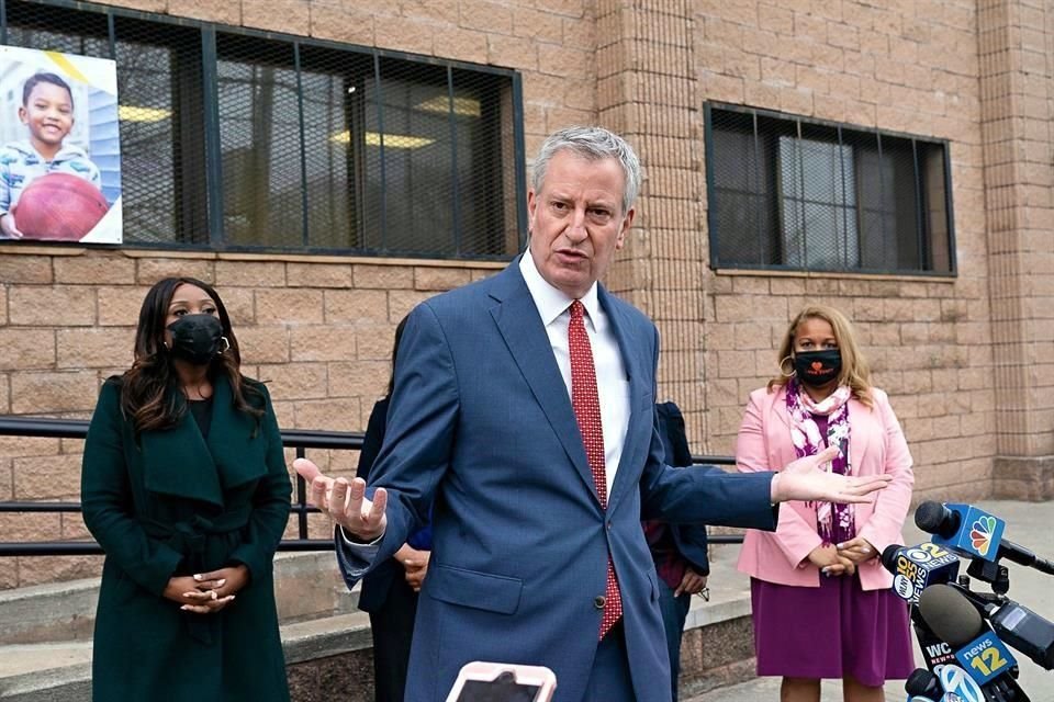 El alcalde de Nueva York, Bill de Blasio, anunció que reservará vacunas exclusivas para el sector del teatro de la ciudad para tratar de resucitar a Broadway.