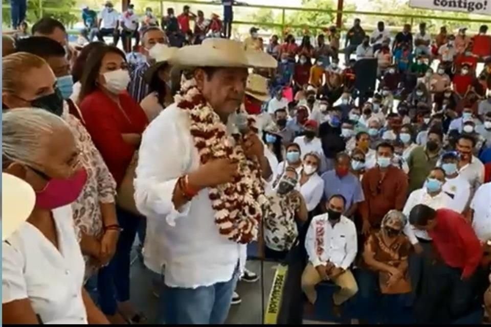 Félix Salgado Macedonio durante un mitin en Tecpan de Galeana.