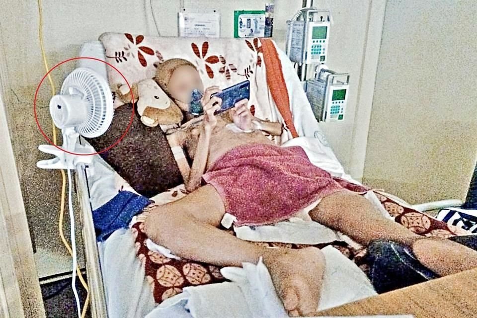 Ante la falta de aire acondicionado, las mamás de los niños con cáncer en Monterrey pusieron ventiladores a los pequeños.