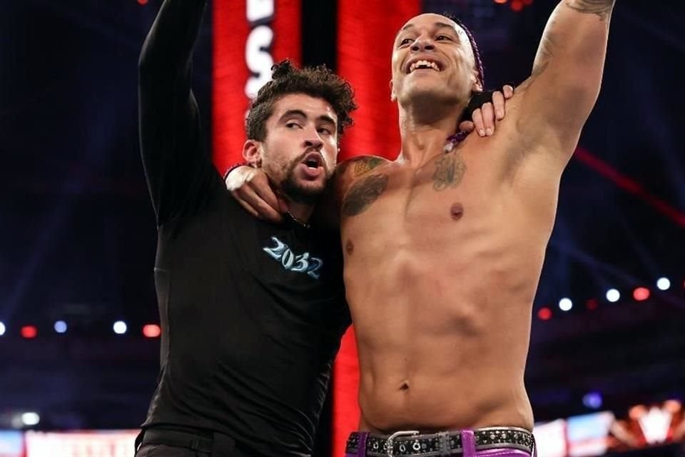 El reguetonero Bad Bunny cumplió la noche del sábado uno de sus más grandes sueños: pelear como luchador en WrestleMania, de la WWE.