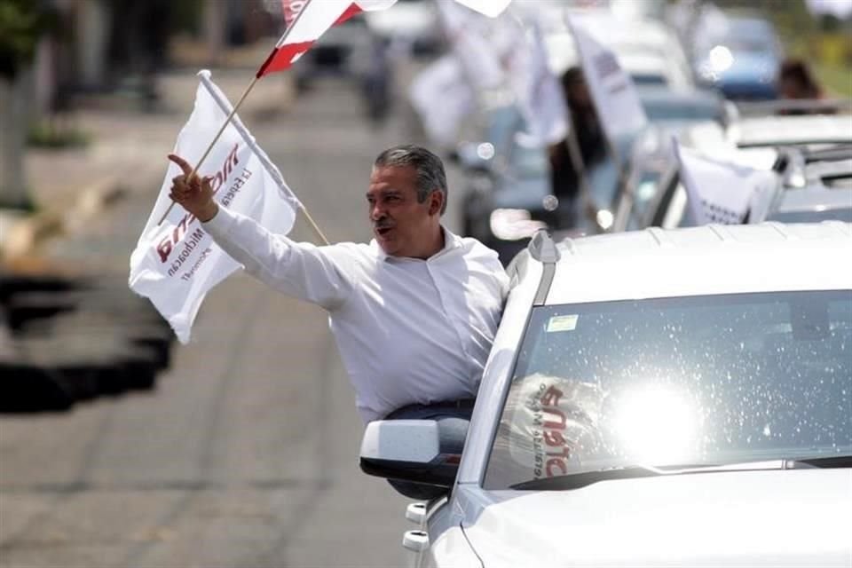 Raúl Morón encabeza una caravana hacia la Capital del País.