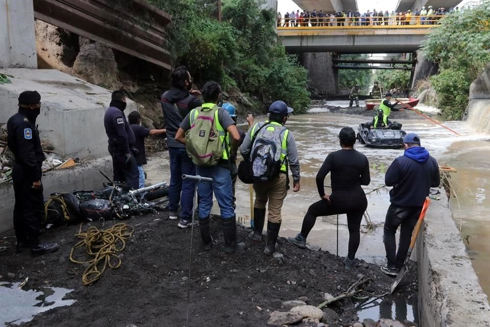 Ana Karen, la joven que fue arrastrada por una corriente de agua en Tlalnepantla, fue hallada sin vida esta tarde en Tula de Allende, Hidalgo.