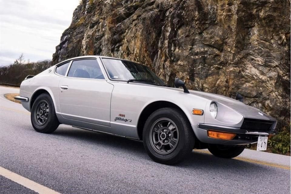 El 240Z puede acelerar de 0 a 100 km/h en tan solo 8 segundos con una velocidad máxima de hasta 200 km/h.