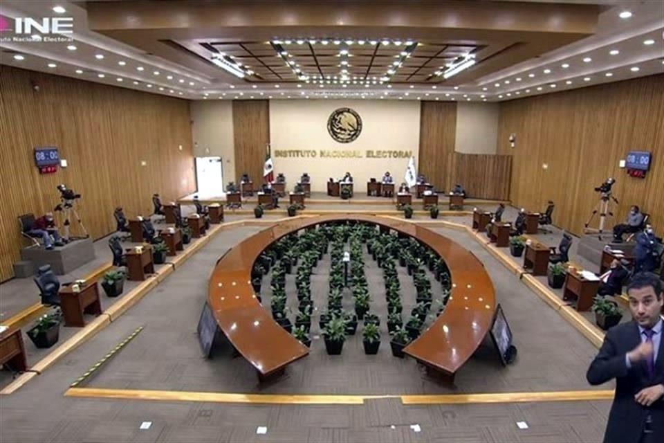 Tras aprobación de ley secundaria sobre revocación de mandato, INE decidió no cambiar fecha para consulta, que sería el 27 de marzo de 2022.