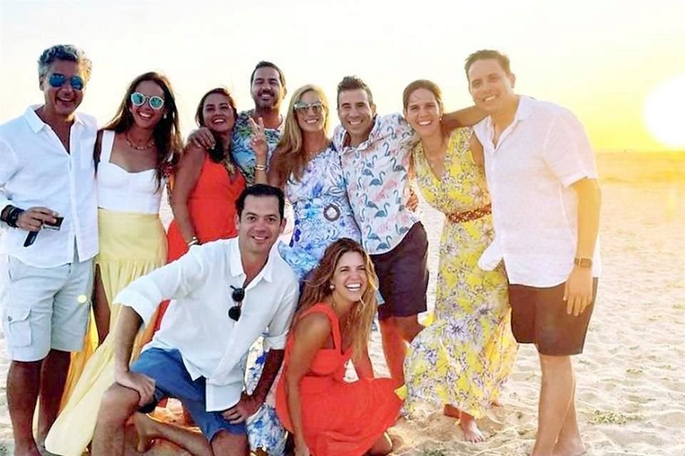 Gabo Elizondo, Paulina Cueva, Melissa O´Farrill, Rodrigo Dipp, María Garza, Gonzalo Estrada, Carmen Coindreau, José Luis Torres, Sergio Gutiérrez y Liz Ferrell de Gutiérrez