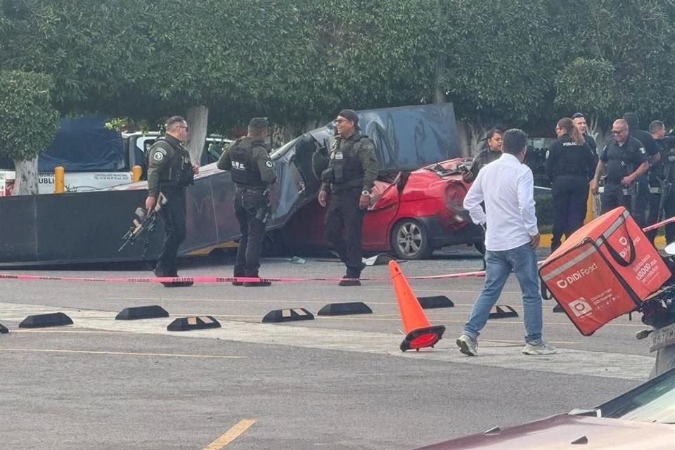 El conductor del vehículo resultó ileso porque estaba comiendo al momento del accidente.