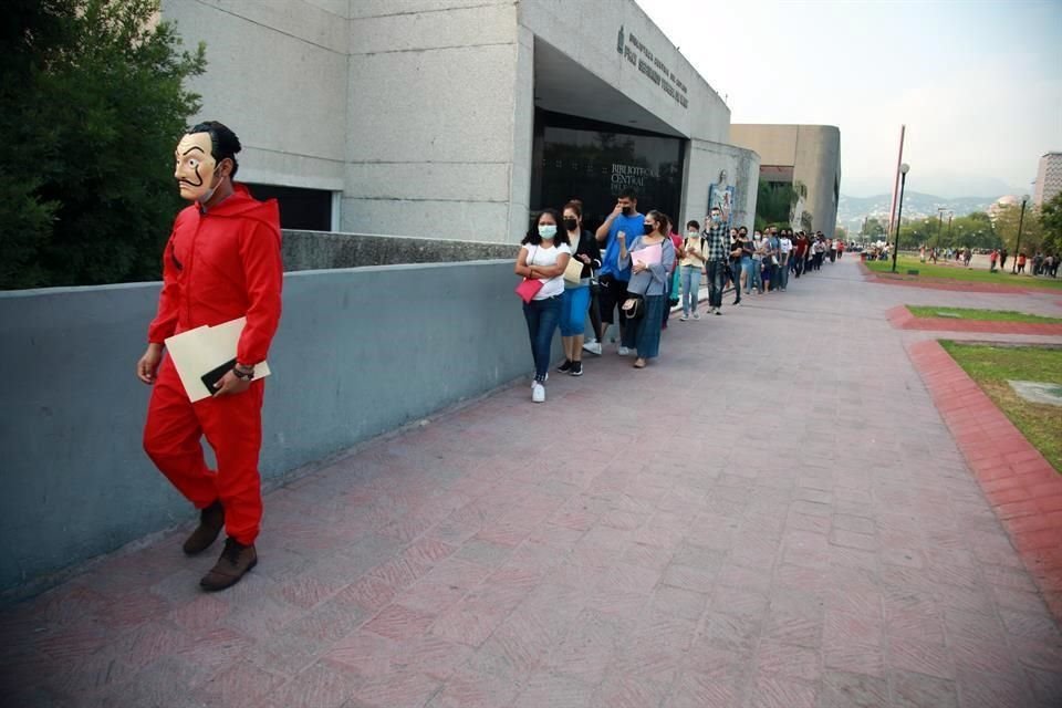 Pese a la gran afluencia, las filas avanzaron con fluidez.