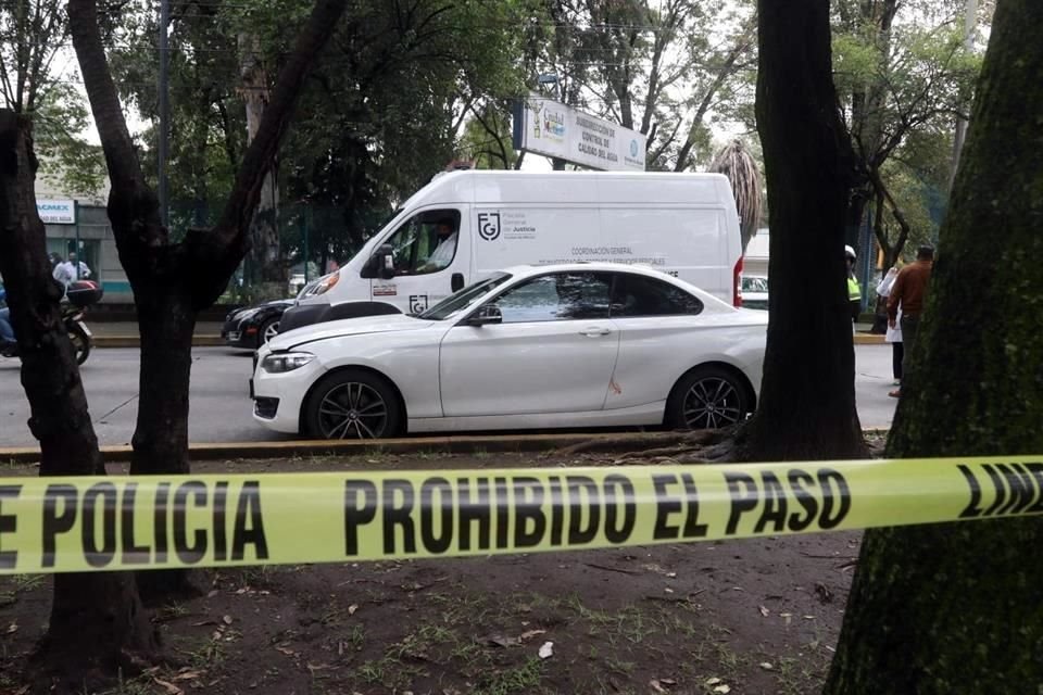 El hombre conducía un automóvil de lujo y fue atacado en el cruce de Avenida División del Norte y Árbol de Fuego.