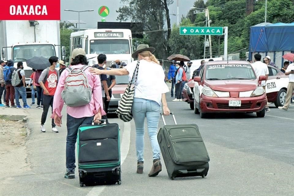 Organizaron una consulta virtual para justificar que no se retornara a aulas y hacen marchas y plantones.