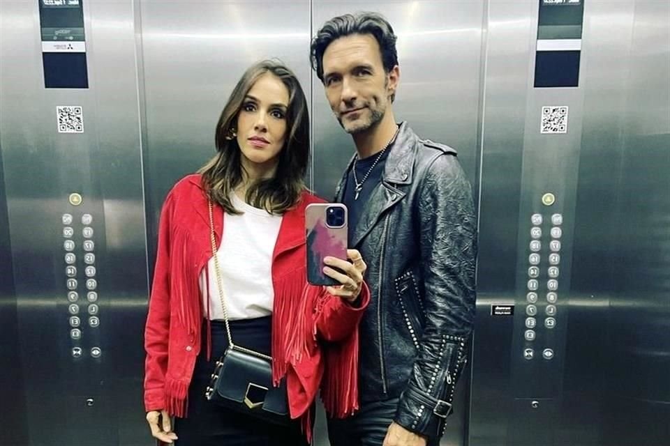 Leonardo de Lezanne y su esposa Sandra Echeverría en el lanzamiento de su línea de chamarras.