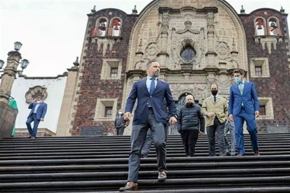 Santiago Abascal visitó la Basílica de Guadalupe.