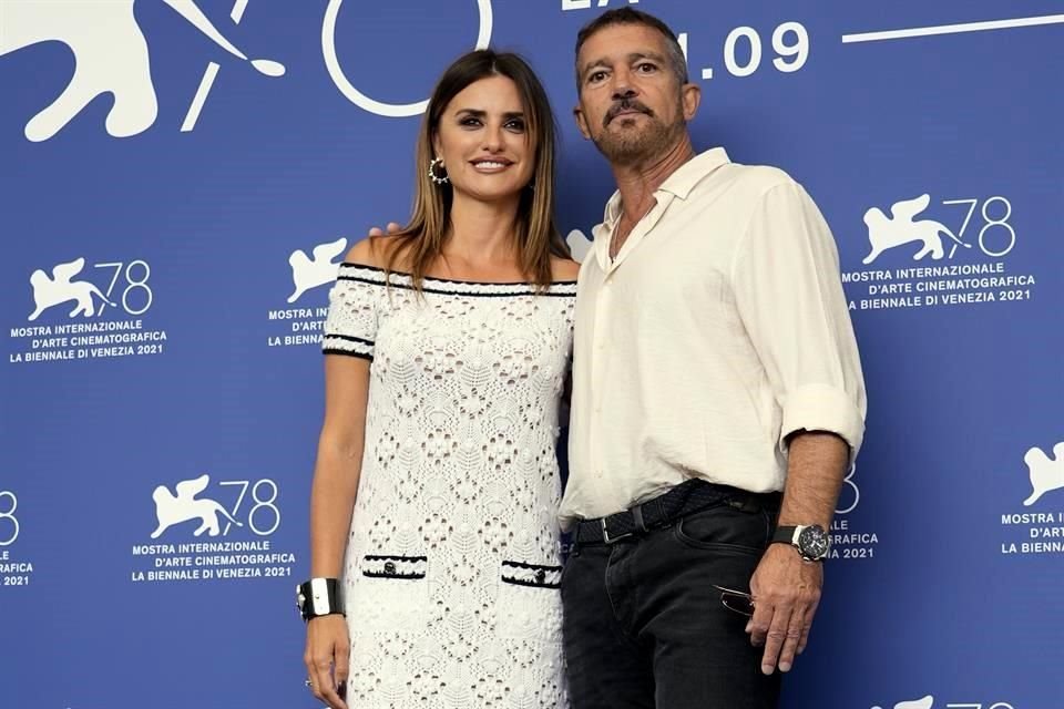 Antonio Banderas y Penélope Cruz concursan en el Festival de Cine de Venecia con la cinta 'Competencia Oficial'.