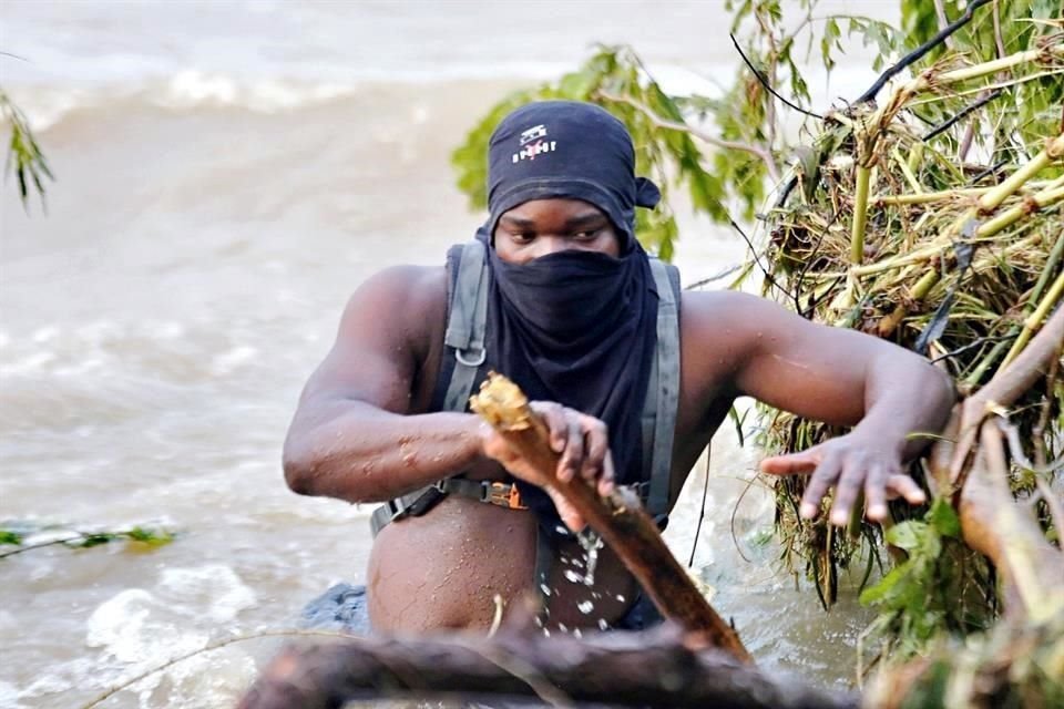 Expertos afirman que los migrantes buscan otras rutas para llegar a EU, aunque estas sean más peligrosas.