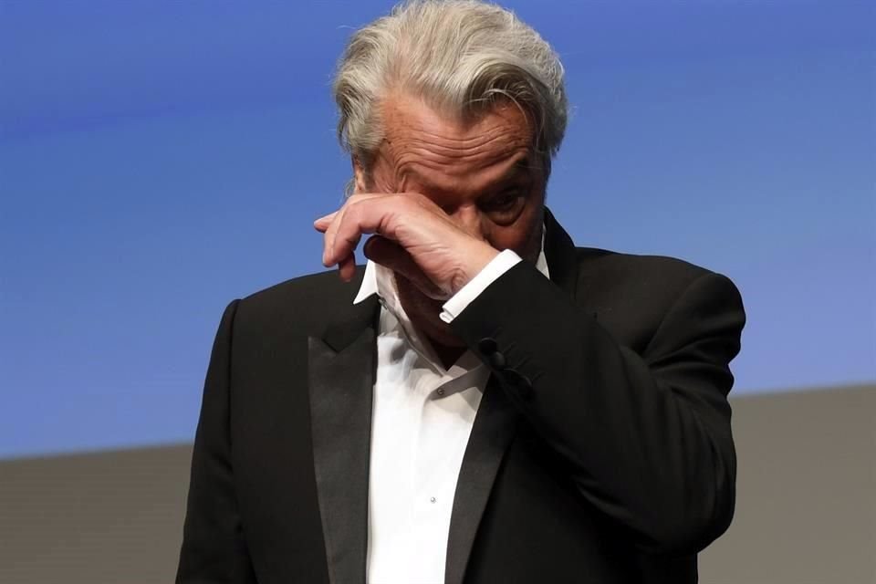 El actor Alain Delon, eterno rival de Jean-Paul Belmondo, y la actriz Claudia Cardinale, lamentaron la muerte del ícono del cine francés.