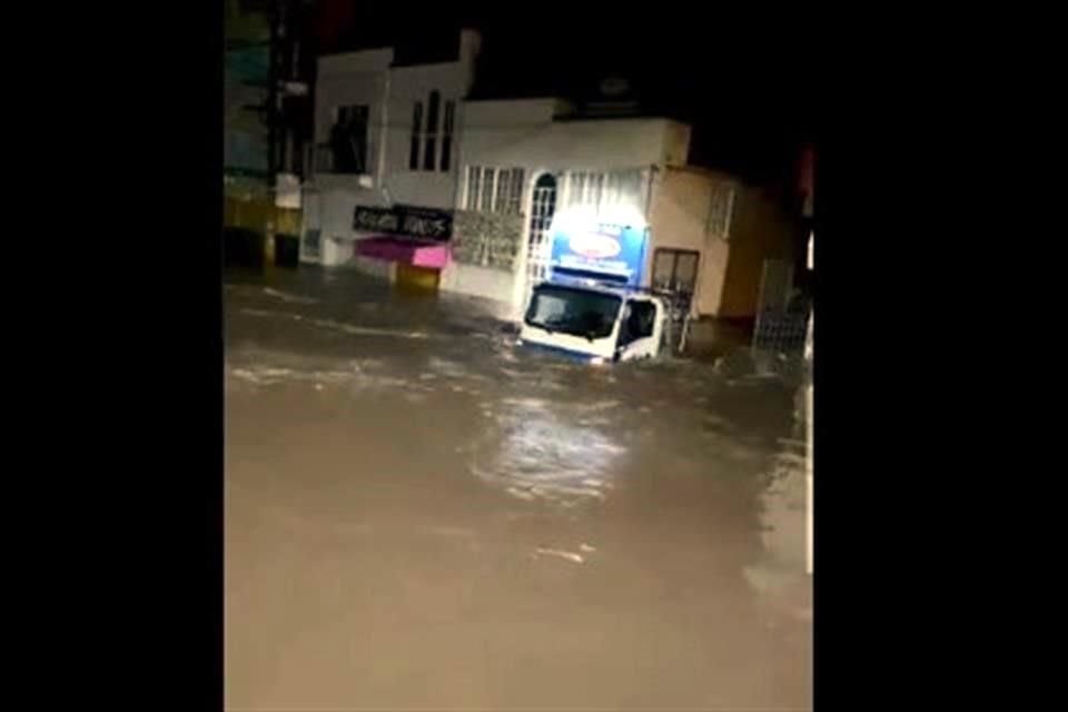 Debido a las fuertes lluvias de anoche, el Río Tula, en Hidalgo, se desbordó.