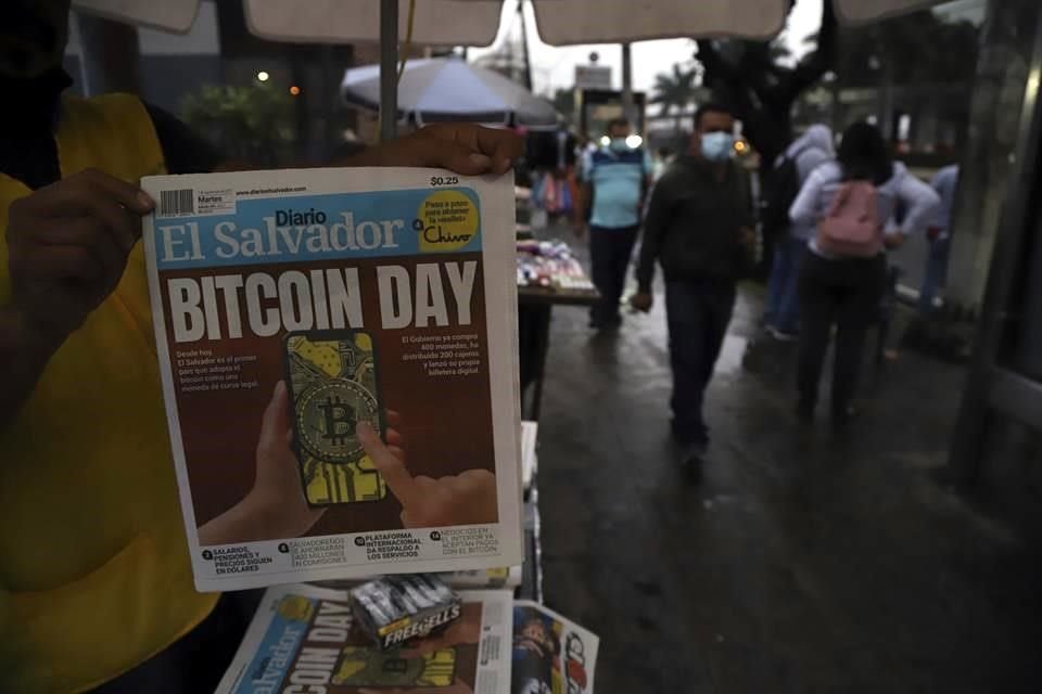 A partir de hoy, según la ley salvadoreña, 'todo agente económico deberá aceptar el bitcoin como forma de pago cuando así le sea ofrecido por quien adquiere un bien o servicio'.